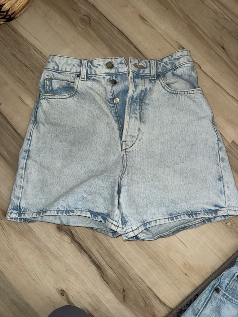 Zara Light Wash Denim High-Rise Women’s Shorts